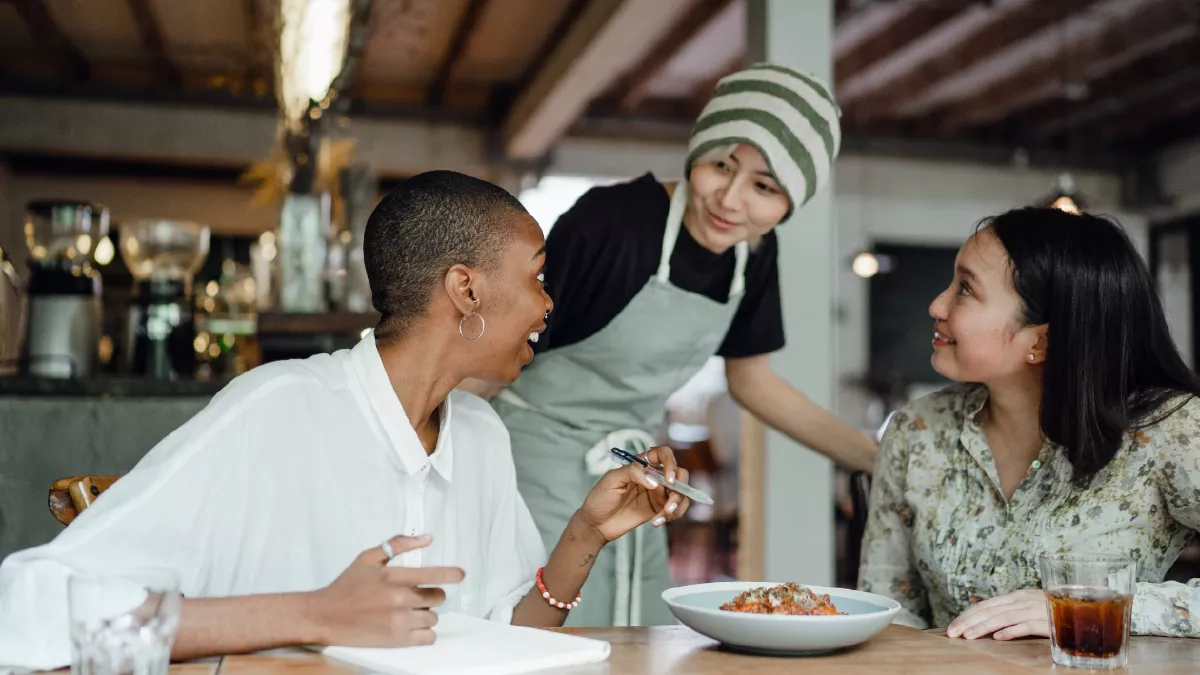 Tren Food Reviewer dan Pentingnya Perizinan Higienis bagi Bisnis Restoran di Indonesia